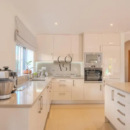 Private House With Garden & Pool By The Coast Exclusive * Lagos